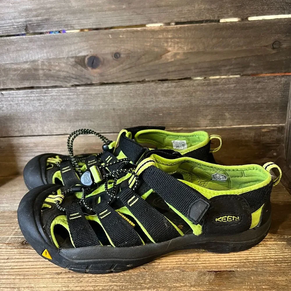 Childrens Big Kids Keen Newport H2‎ Waterproof Pink Camo Shoes Sandals Size 6 Y